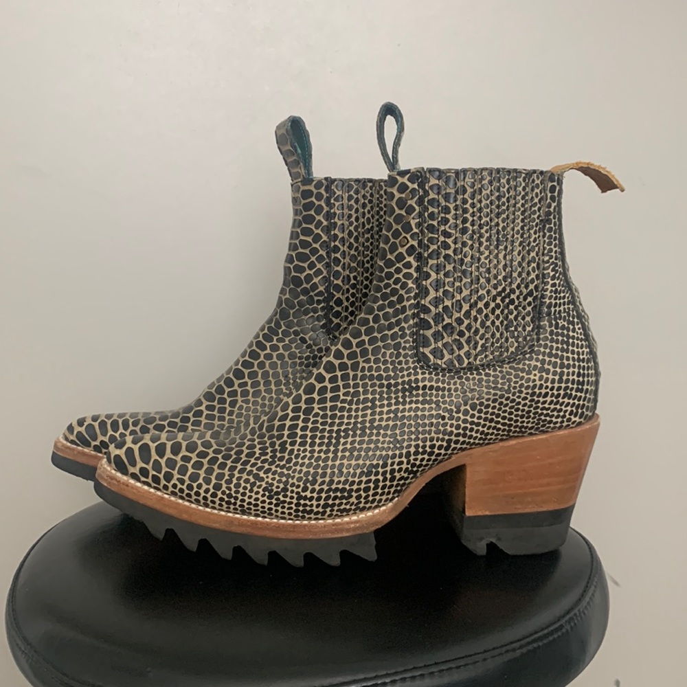 PSKaufman Twister Chelsea with Fuego Sole added